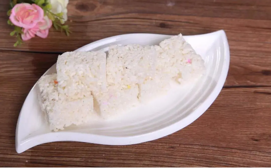 立冬時(shí)節，來(lái)嘗嘗南北特的凍米糕吧