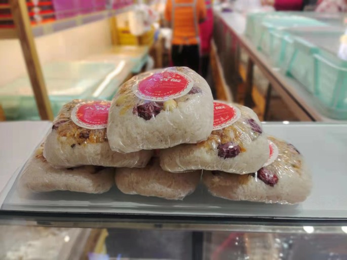 臘八至，八寶到，南北特八寶飯送您福氣滿(mǎn)滿(mǎn)，幸福滿(mǎn)滿(mǎn)