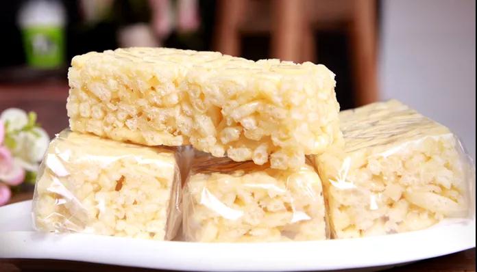 美味來(lái)襲：《石鼓牌》蛋黃沙琪瑪，一口就愛(ài)上！