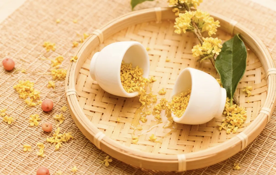 雁城桂花香，酥月映秋光